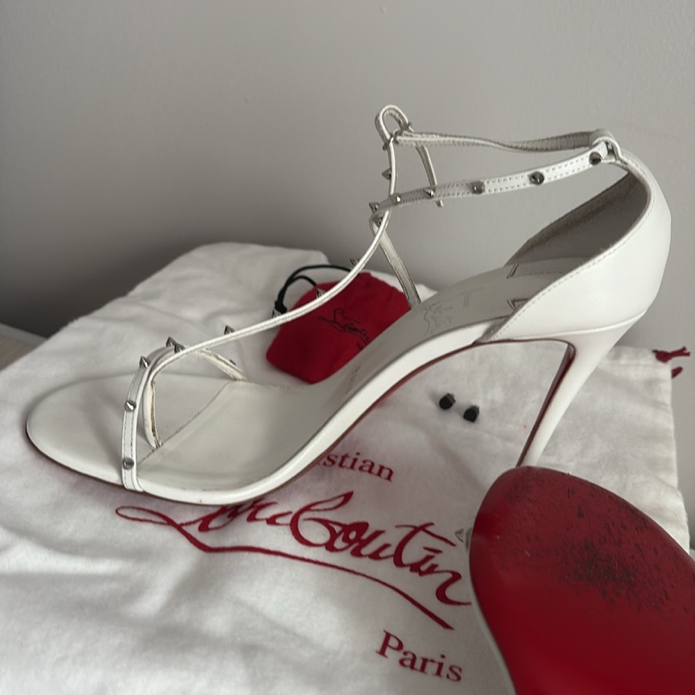 DESIGNER Christian LOUBOUTIN RED BOTTOMS, worn Once! Size 39.5. - Picture 13 of 15